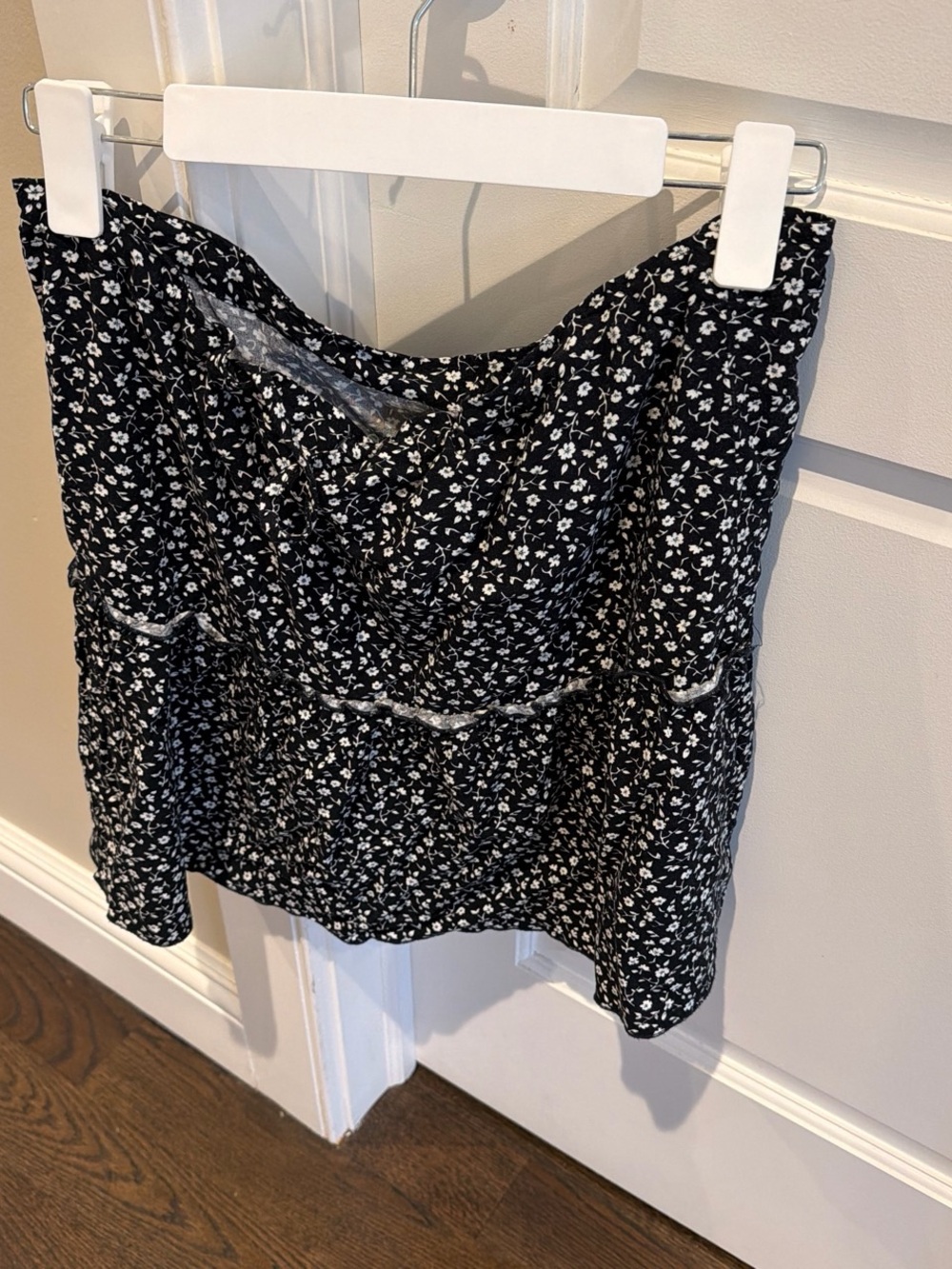 Brandy Melville Women’s Black Floral Skirt